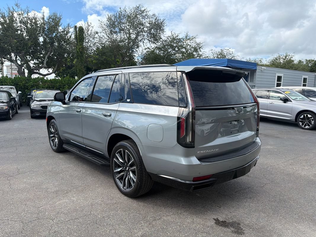 Used 2024 Cadillac Escalade Sport w/ Touring Package AWD/4WD image 3