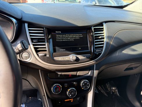 Used 2019 Chevrolet Trax LT w/ Sun & Sound Package image 18