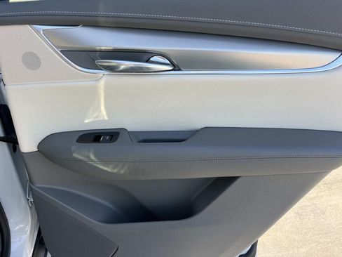 Used 2018 Cadillac XT5 Luxury w/ Driver Awareness Package FWD image 25