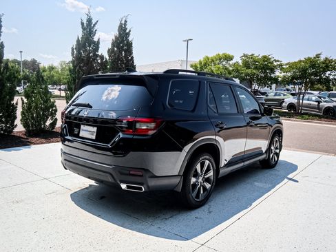 Used 2025 Honda Pilot Sport image 10