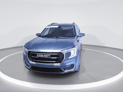 Used 2024 GMC Terrain SLE w/ Driver Convenience Package FWD image 3