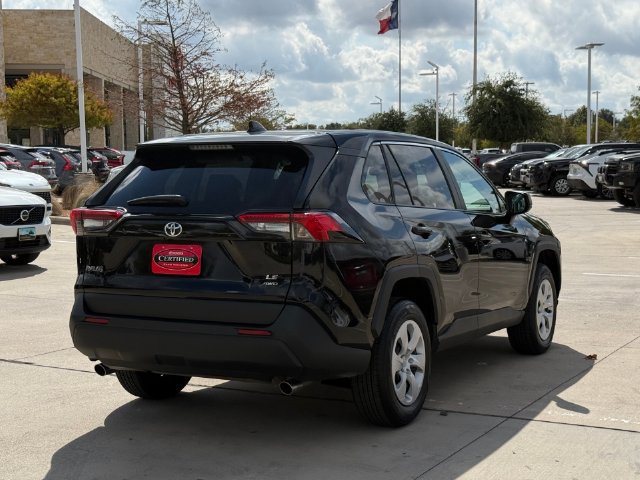 Used 2025 Toyota RAV4 LE AWD/4WD image 4