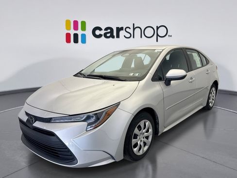 Used 2025 Toyota Corolla LE FWD image 1