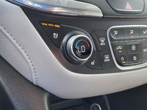 Used 2021 Chevrolet Equinox Premier FWD image 30