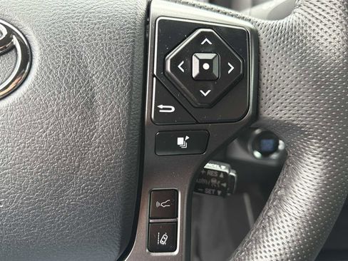 Used 2019 Toyota Tacoma TRD Sport image 11