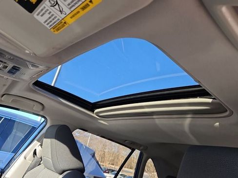 Used 2021 Toyota RAV4 XLE image 17