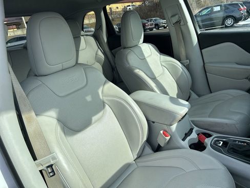 Used 2021 Jeep Cherokee Latitude Lux w/ Comfort/Convenience Group image 36