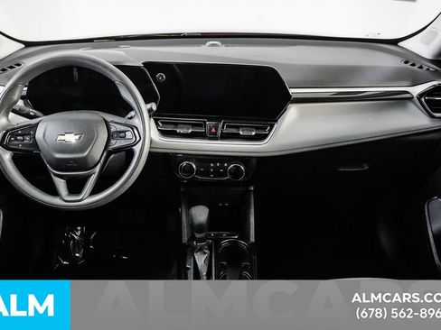 Used 2025 Chevrolet TrailBlazer LT FWD image 24