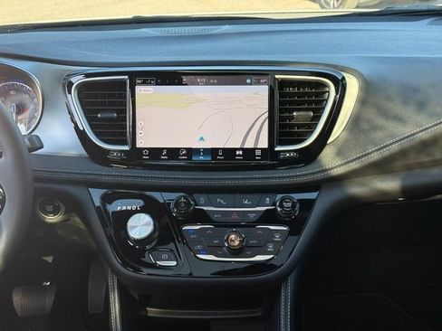 New 2026 Chrysler Pacifica Limited w/ S Appearance Package FWD image 12