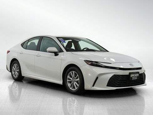 Used 2025 Toyota Camry LE image 8