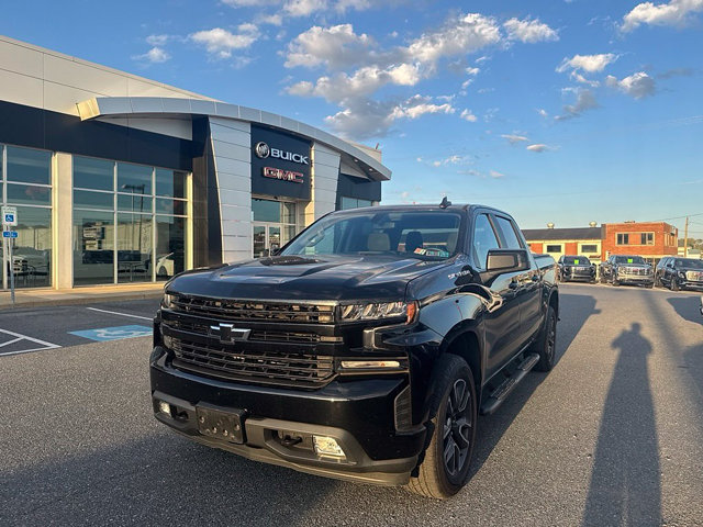 Used 2020 Chevrolet Silverado 1500 RST w/ RST Value Package AWD/4WD image 3