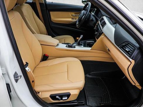 Used 2018 BMW 320i xDrive Sedan image 25