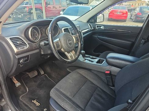 Used 2012 Jeep Grand Cherokee Laredo w/ Laredo E Group image 9