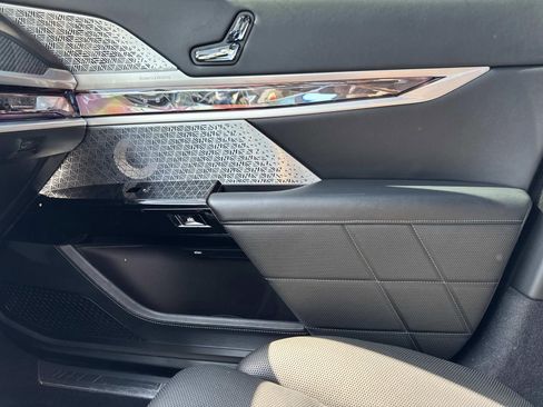 Certified 2023 BMW 760i xDrive w/ Executive Package AWD/4WD image 21
