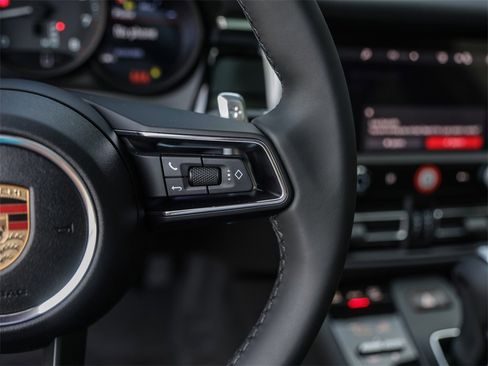 Certified 2025 Porsche Macan image 18