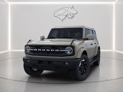 New 2026 Ford Bronco Outer Banks image 2