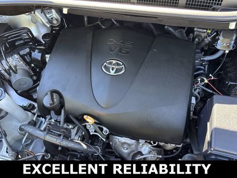 Used 2017 Toyota Sienna LE image 6