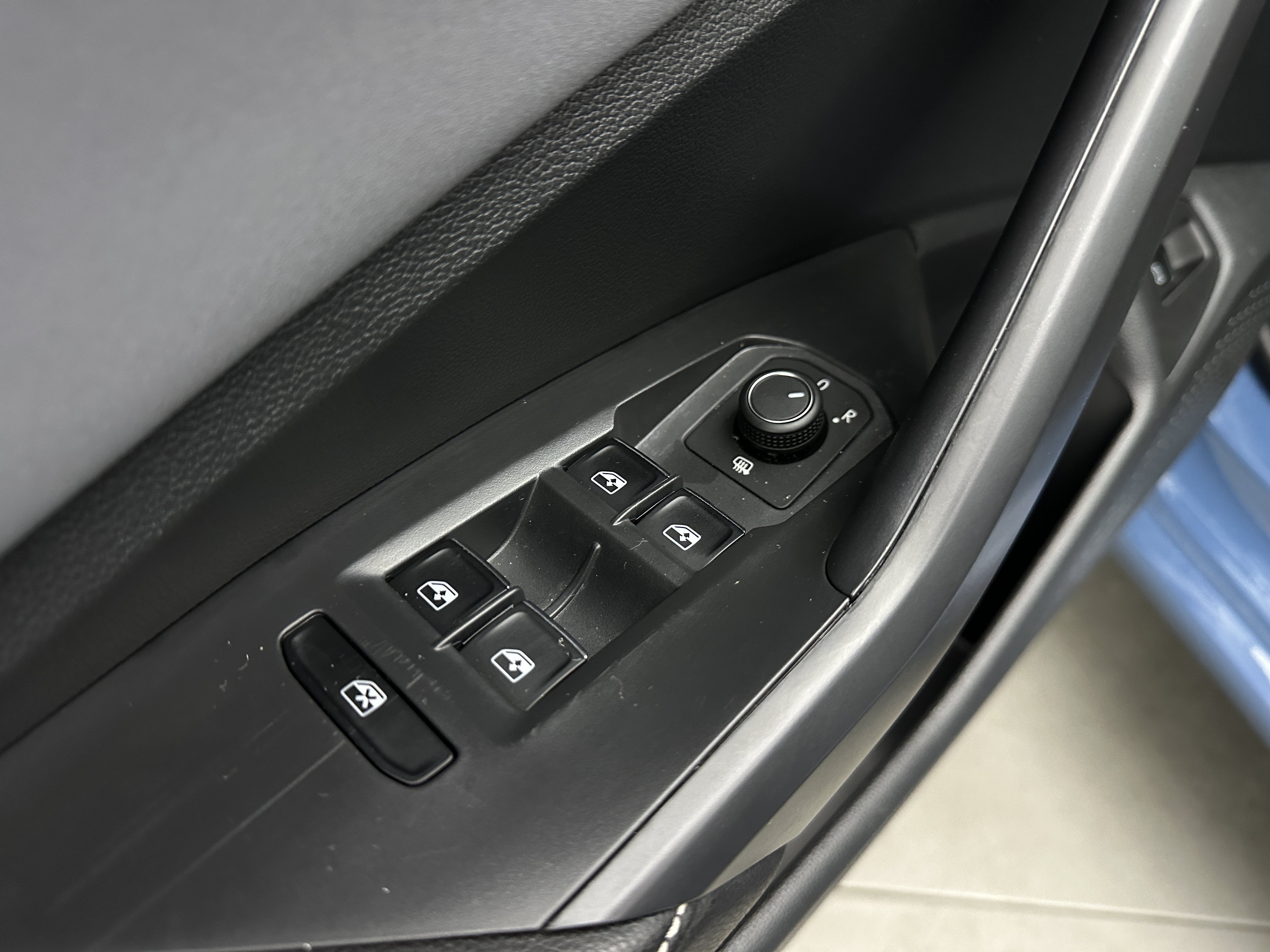 Used 2026 Volkswagen Jetta SE FWD image 14
