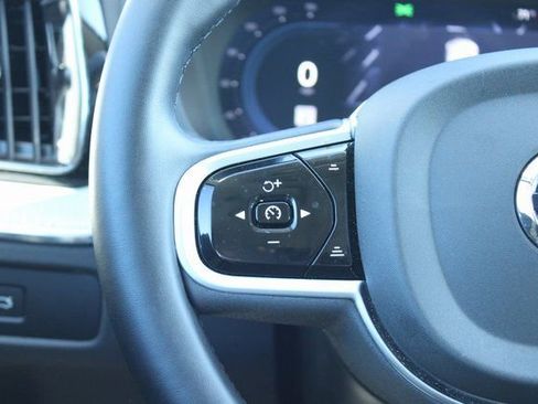 Used 2025 Volvo XC60 B5 Plus image 24