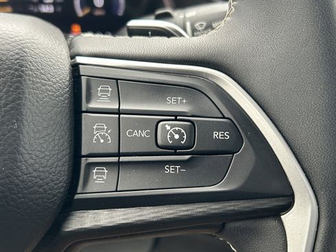 Used 2023 Jeep Grand Cherokee Laredo image 21