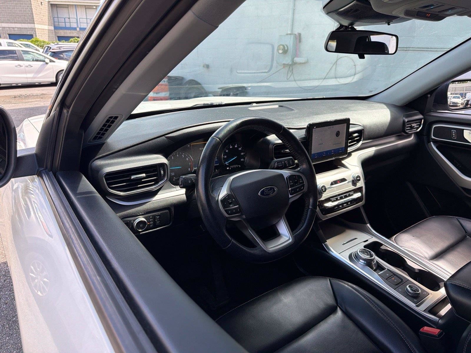 Used 2021 Ford Explorer XLT w/ Equipment Group 202A AWD/4WD image 24