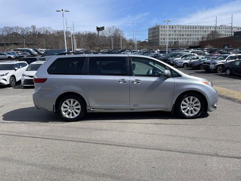 Used 2016 Toyota Sienna XLE Premium w/ Outdoor Package image 7