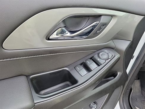 Used 2023 Chevrolet Traverse LT image 20