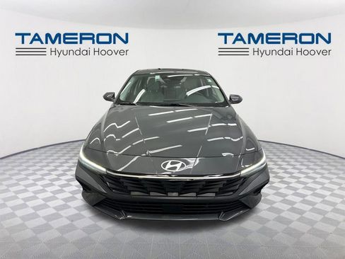 Used 2025 Hyundai Elantra Limited image 8