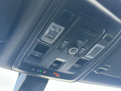 Used 2021 Chevrolet Tahoe LT w/ LT Signature Package image 38