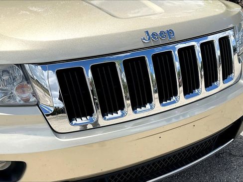 Used 2011 Jeep Grand Cherokee Limited w/ Trailer Tow Group IV image 28