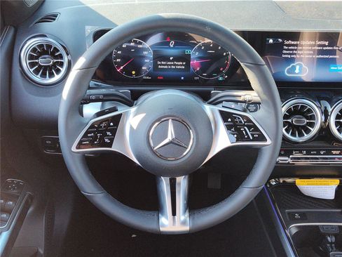 New 2025 Mercedes-Benz GLB 250 image 7