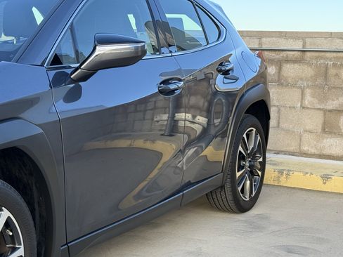 Certified 2022 Lexus UX 200 image 8