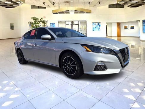 Used 2022 Nissan Altima 2.5 S image 3