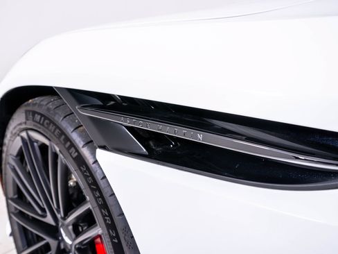Used 2025 Aston Martin DB12 Coupe RWD image 13