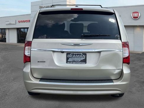 Used 2014 Chrysler Town & Country Touring FWD image 6