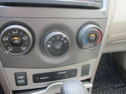 Used 2013 Toyota Corolla LE FWD image 30