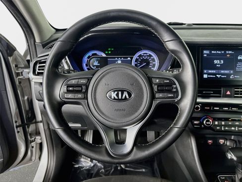 Used 2020 Kia Niro LXS FWD image 12