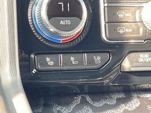 Used 2023 GMC Yukon XL Denali image 34