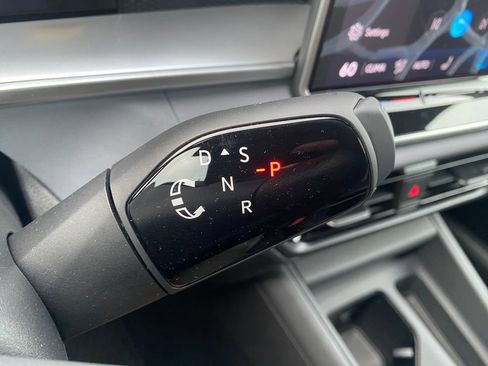 New 2026 Volkswagen Tiguan SE R-Line FWD image 17