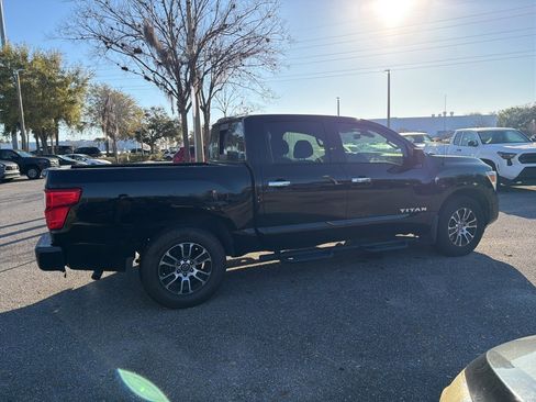 Used 2021 Nissan Titan SV w/ SV Convenience Package image 6