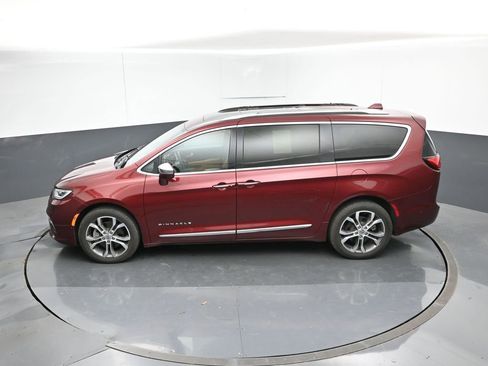 Used 2022 Chrysler Pacifica Pinnacle AWD/4WD image 47