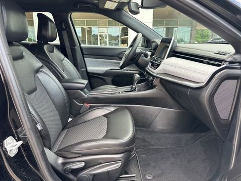 Certified 2025 Jeep Compass Latitude AWD/4WD image 39