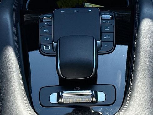 Used 2025 Mercedes-Benz GLS 580 4MATIC image 18