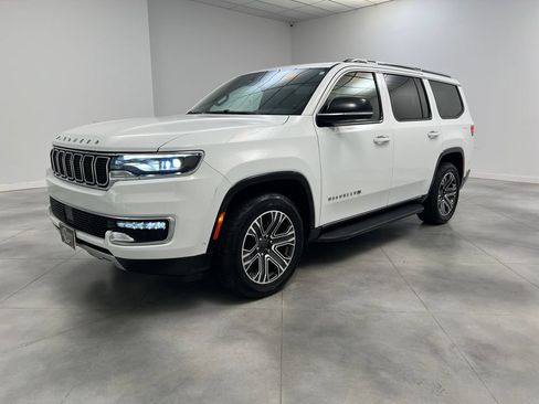 Used 2024 Jeep Wagoneer Series II w/ Flexible Seating Group RWD image 4