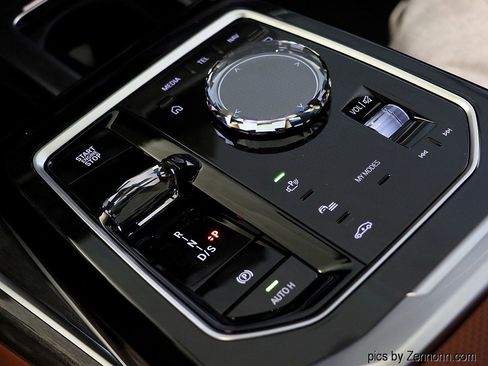 Used 2026 BMW 750e xDrive image 28