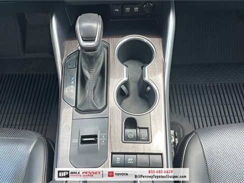 Used 2021 Toyota Highlander Limited image 9