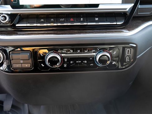 New 2026 GMC Sierra 1500 Elevation image 16