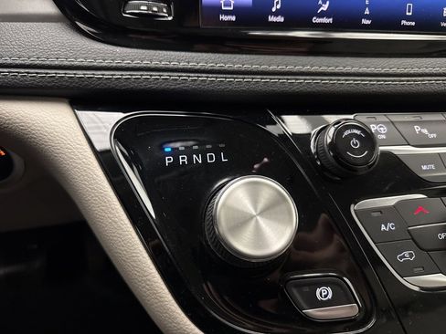 Used 2021 Chrysler Pacifica Touring-L image 35