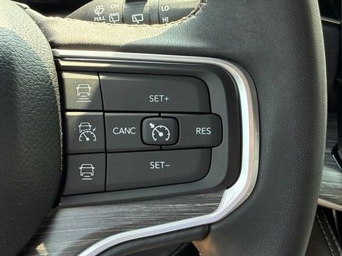 Used 2024 Jeep Wagoneer Series III AWD/4WD image 26