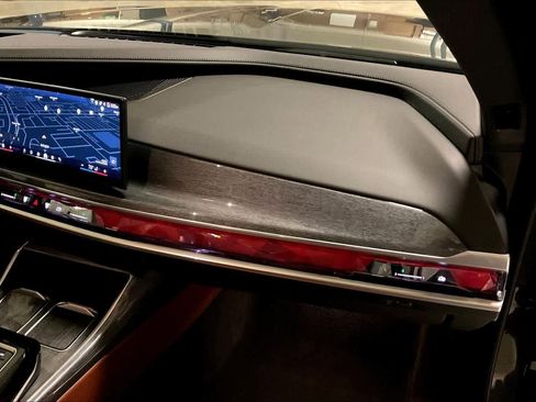 Certified 2025 BMW 760i xDrive w/ Executive Package image 18